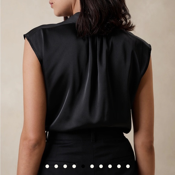 NWOT Banana Republic satin collared blouse- extra small - Picture 6 of 8